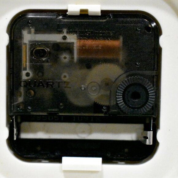 Mickey & Minnie Mouse 10.5" Wall Clock Vintage 1984 Walt Disney Lorus Quartz - Picture 3 of 3